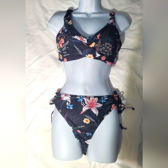 : 2 pc Beach sissi twist front bikini swimsuit w/ cups & adjustable ties size L - Picture 3 of 15